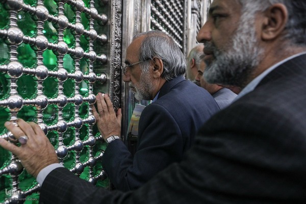 احمد حاجی‌شریف در مراسم نثار تاج گل و تجدید بیعت جامعه قرآنی با آرمان‌های امام خمینی(ره) و مقام معظم رهبری