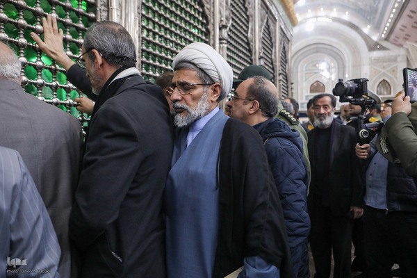 مراسم نثار تاج گل و تجدید بیعت جامعه قرآنی با آرمان‌های امام خمینی(ره) و مقام معظم رهبری