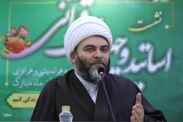 حجت‌الاسلام قمی در هم‌اندیشی اساتید و چهره‌های قرآنی پیرامون ماه رمضان