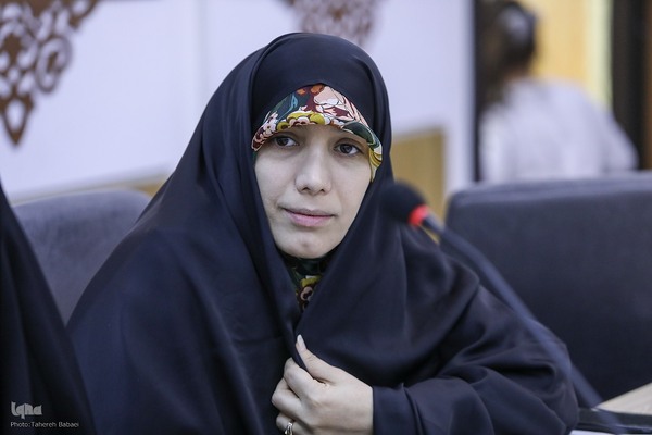 نجمه شبانی‌قهرودی در هم‌اندیشی اساتید و چهره‌های قرآنی پیرامون ماه رمضان