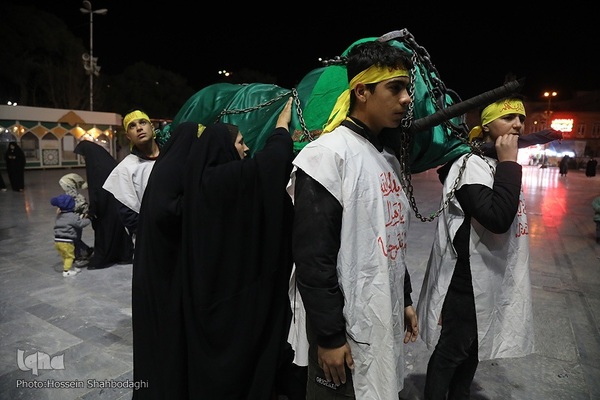 حال و هوای حرم بی بی حضرت معصومه(س) در شب شهادت پدر بزرگوارشان