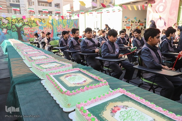 پخت کیک 14 متری به مناسبت میلاد امام حسین(ع) در اهواز