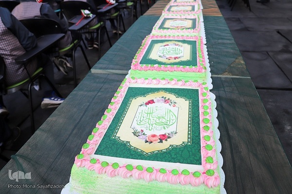 پخت کیک 14 متری به مناسبت میلاد امام حسین(ع) در اهواز