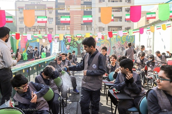 پخت کیک 14 متری به مناسبت میلاد امام حسین(ع) در اهواز