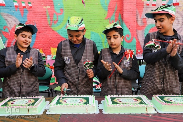 پخت کیک 14 متری به مناسبت میلاد امام حسین(ع) در اهواز