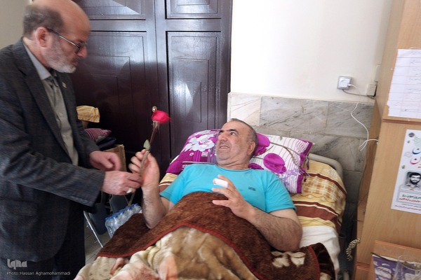 دیدار رییس جهاد دانشگاهی با جانبازان آسایشگاه ثارالله