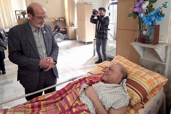 دیدار رییس جهاد دانشگاهی با جانبازان آسایشگاه ثارالله