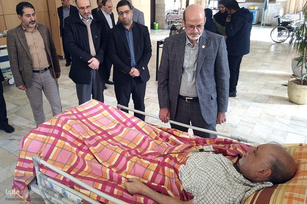 دیدار رییس جهاد دانشگاهی با جانبازان آسایشگاه ثارالله