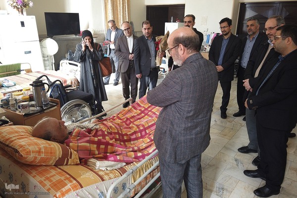 دیدار رییس جهاد دانشگاهی با جانبازان آسایشگاه ثارالله