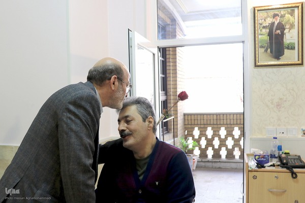 دیدار رییس جهاد دانشگاهی با جانبازان آسایشگاه ثارالله