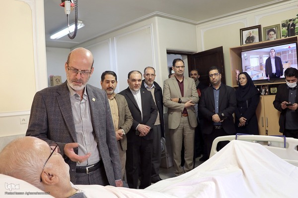 دیدار رییس جهاد دانشگاهی با جانبازان آسایشگاه ثارالله
