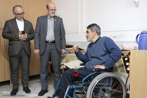دیدار رییس جهاد دانشگاهی با جانبازان آسایشگاه ثارالله