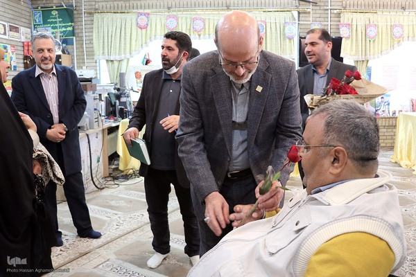 دیدار رییس جهاد دانشگاهی با جانبازان آسایشگاه ثارالله