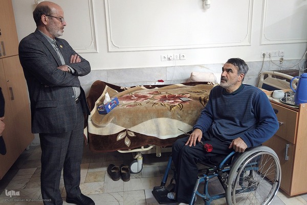 دیدار رییس جهاد دانشگاهی با جانبازان آسایشگاه ثارالله