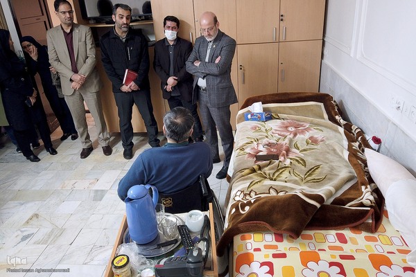 دیدار رییس جهاد دانشگاهی با جانبازان آسایشگاه ثارالله