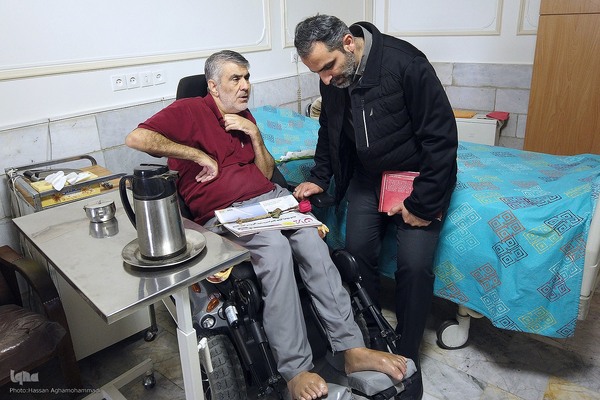 دیدار رییس جهاد دانشگاهی با جانبازان آسایشگاه ثارالله