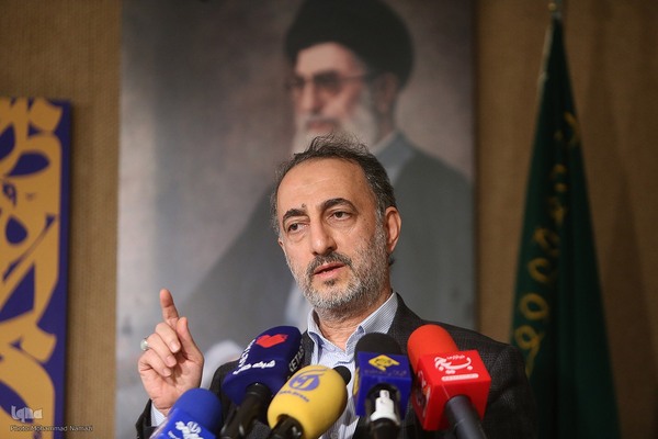 محمد اسحاقی ، معاون آموزش و پژوهش موسسه انقلاب اسلامی در مراسم رونمایی از کتاب درآمدی بر هویت ملی از نگاه رهبر معظم انقلاب