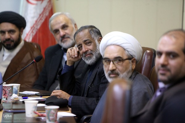 نشست سهم جامعه قرآنی در مشاکت پرشور