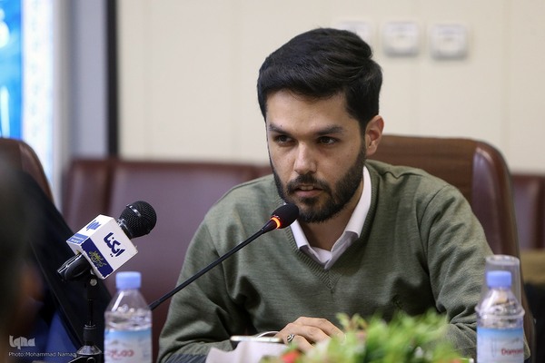 سروش ابوالفتحی؛ مدیر مؤسسه «مشکات» در نشست سهم جامعه قرآنی در مشاکت پرشور