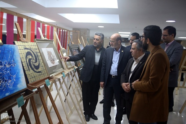بازدید رییس جهاد دانشگاهی از  نمایشگاه هنر‌های قرآنی قلم
