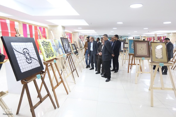 بازدید رییس جهاد دانشگاهی از  نمایشگاه هنر‌های قرآنی قلم