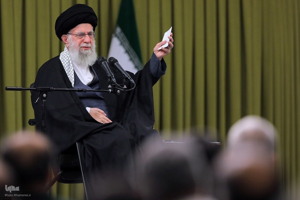 دیدار دست‌اندرکاران دومین کنگره ۲۴ هزار شهید استان خوزستان بار هبر معظم انقلاب