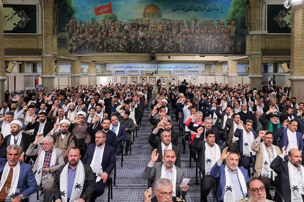 دیدار دست‌اندرکاران دومین کنگره ۲۴ هزار شهید استان خوزستان بار هبر معظم انقلاب