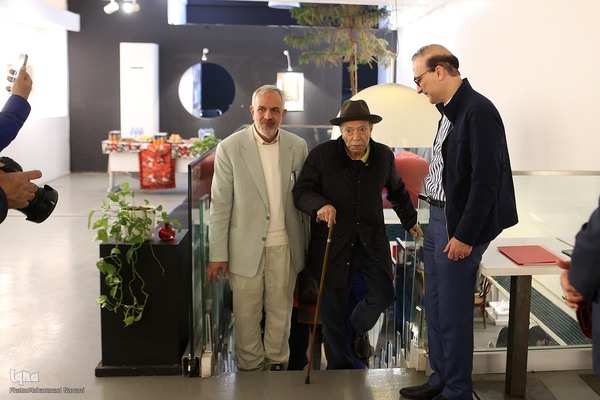 احمد مسجد جامعی و علی نصیریان در مراسم سی امین سال رونمایی از تقویم هنری 1403