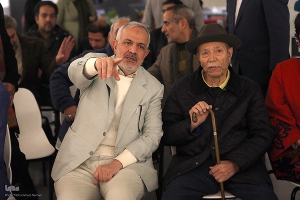 احمد مسجد جامعی و علی نصیریان در مراسم سی امین سال رونمایی از تقویم هنری 1403