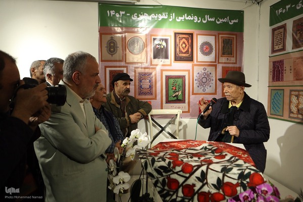 علی نصیریان در مراسم سی امین سال رونمایی از تقویم هنری 1403