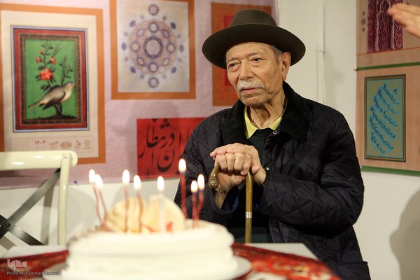 علی نصیریان در مراسم سی امین سال رونمایی از تقویم هنری 1403