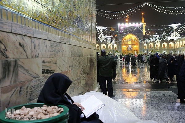 حرم مطهر رضوی در شب نیمه شعبان