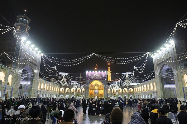 حرم مطهر رضوی در شب نیمه شعبان