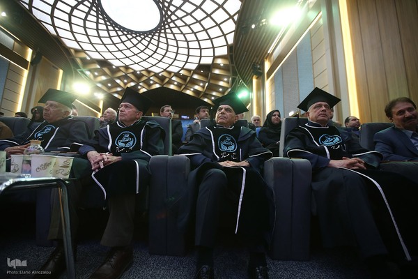 آیین اعطای نشان استاد ممتازی