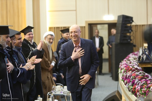 آیین اعطای نشان استاد ممتازی