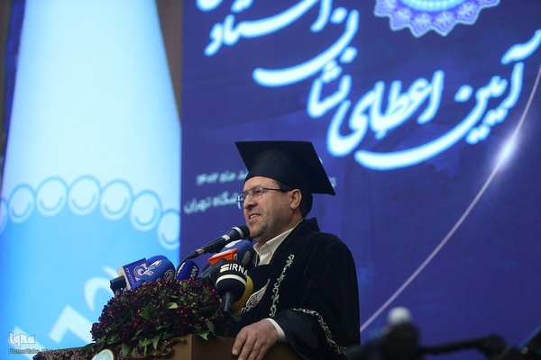 آیین اعطای نشان استاد ممتازی