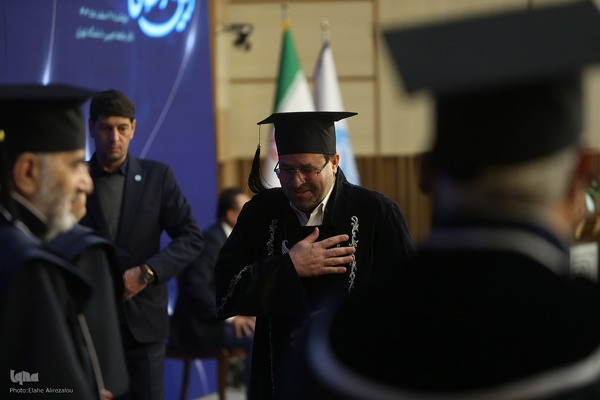 آیین اعطای نشان استاد ممتازی