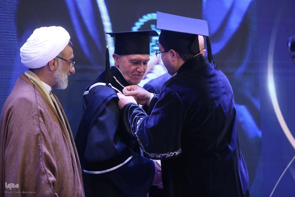 آیین اعطای نشان استاد ممتازی