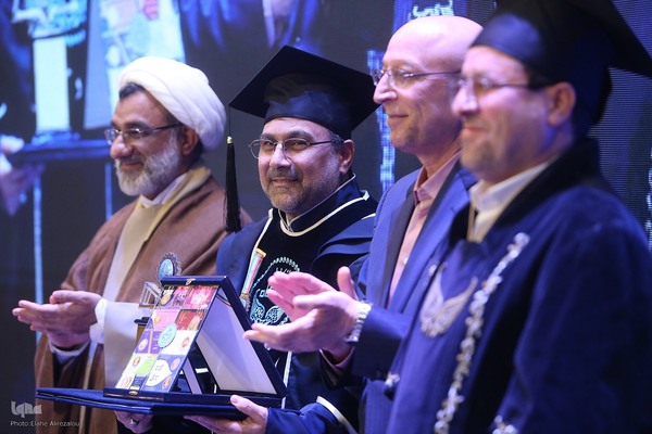 آیین اعطای نشان استاد ممتازی