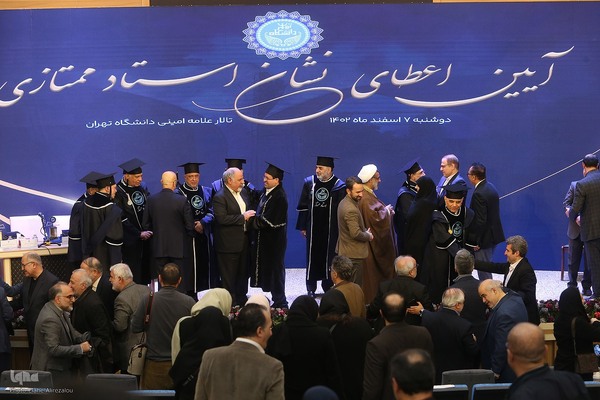 آیین اعطای نشان استاد ممتازی