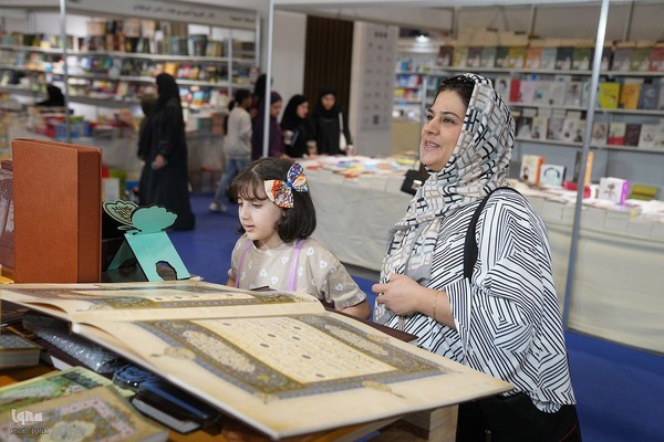 غرفه ایران در نمایشگاه کتاب مسقط 