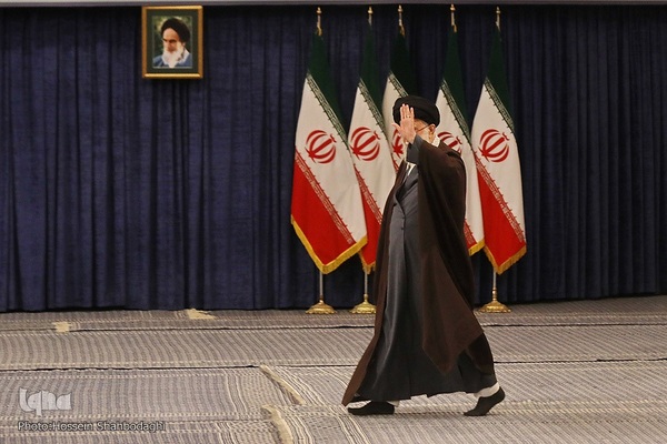 حضور مقام معظم رهبری در پای صندوق رای