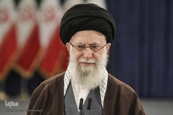 حضور مقام معظم رهبری در پای صندوق رای