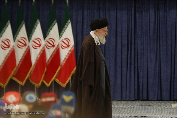 حضور مقام معظم رهبری در پای صندوق رای