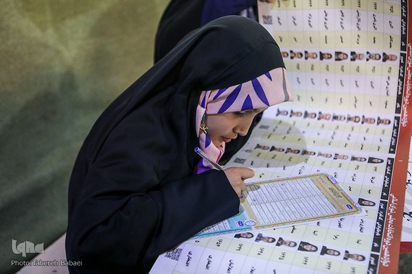 جلوه‌هایی از حضور پرشور مردم در ساعات پایانی انتخابات