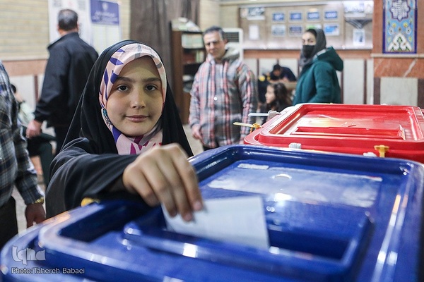 جلوه‌هایی از حضور پرشور مردم در ساعات پایانی انتخابات