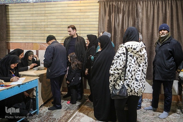 جلوه‌هایی از حضور پرشور مردم در ساعات پایانی انتخابات