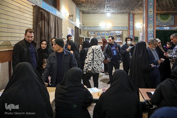 جلوه‌هایی از حضور پرشور مردم در ساعات پایانی انتخابات