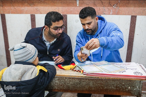 جلوه‌هایی از حضور پرشور مردم در ساعات پایانی انتخابات