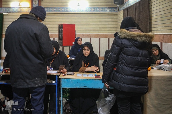 جلوه‌هایی از حضور پرشور مردم در ساعات پایانی انتخابات